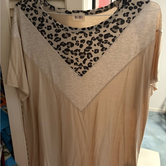 BiBi Leopard Short Sleeve Tee with Lace - Picture 1 of 2